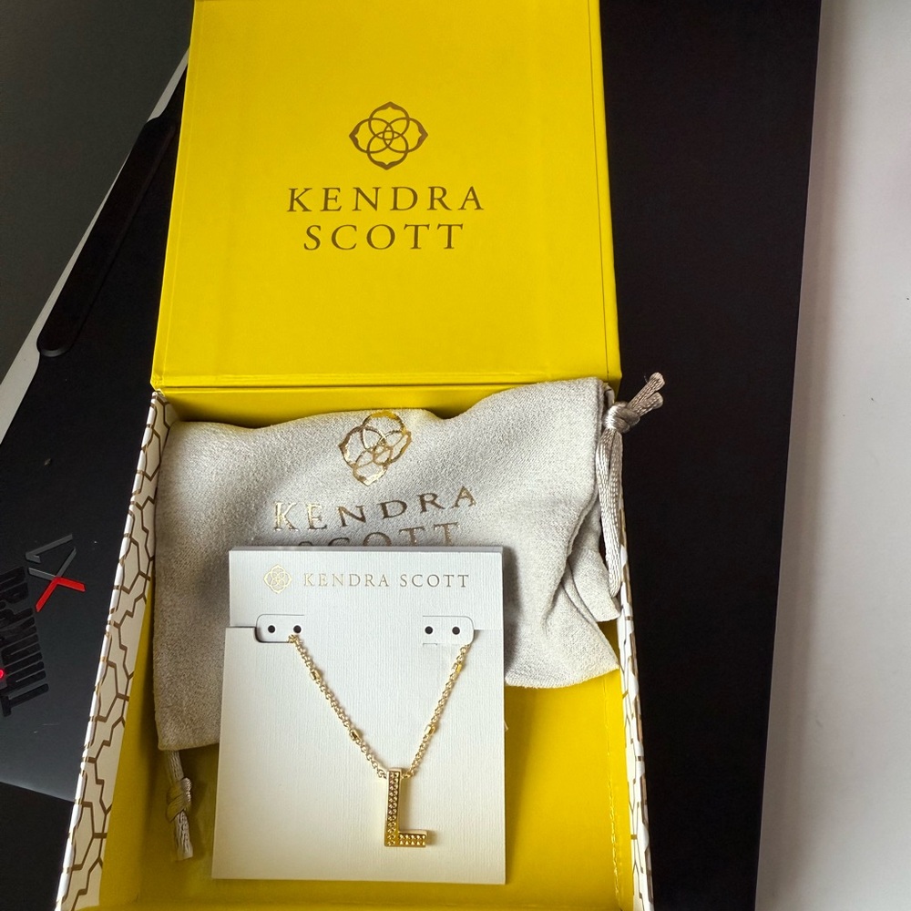 Gold Kendra Scott until necklace “L”